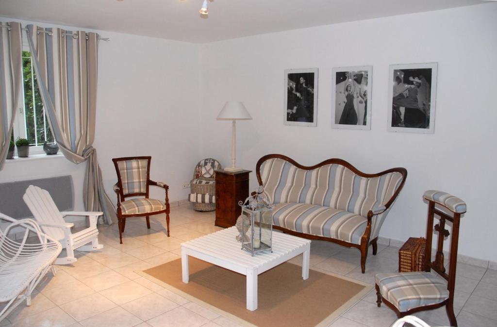 Chateau De La Flechere Bed & Breakfast Blace Room photo