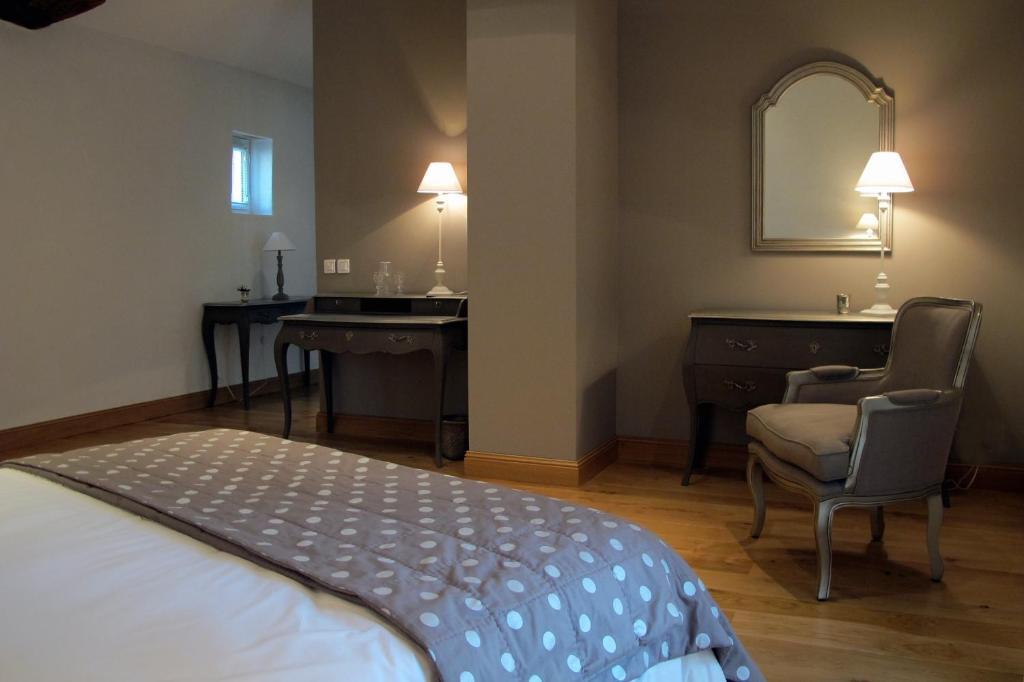 Chateau De La Flechere Bed & Breakfast Blace Room photo