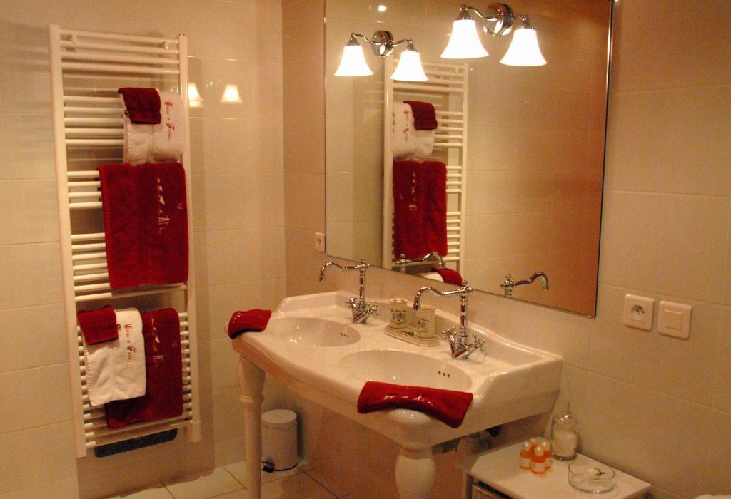 Chateau De La Flechere Bed & Breakfast Blace Room photo