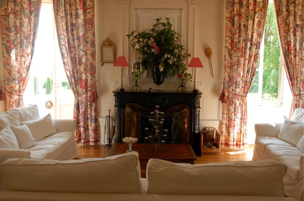 Chateau De La Flechere Bed & Breakfast Blace Exterior photo
